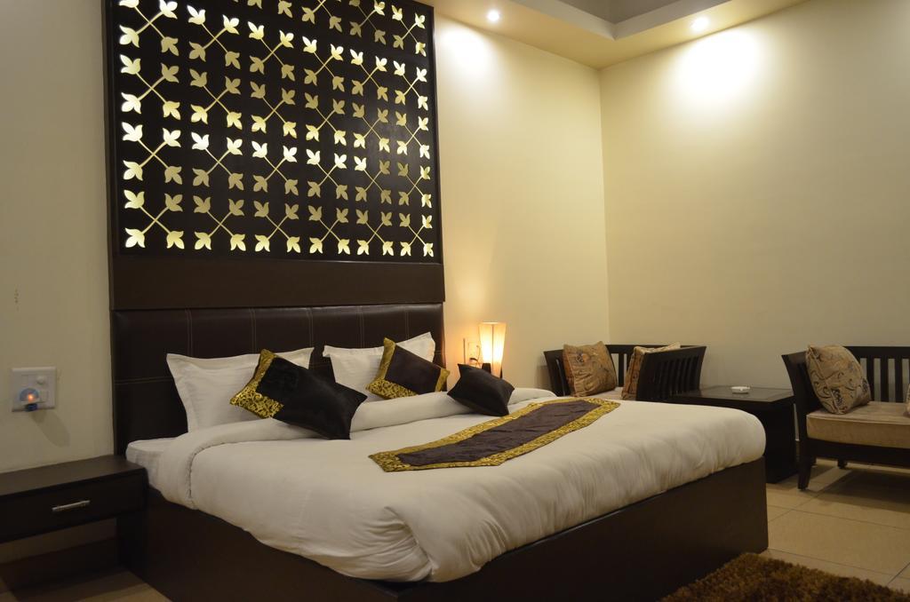 Red Orchid Hotel Meerut Habitación foto