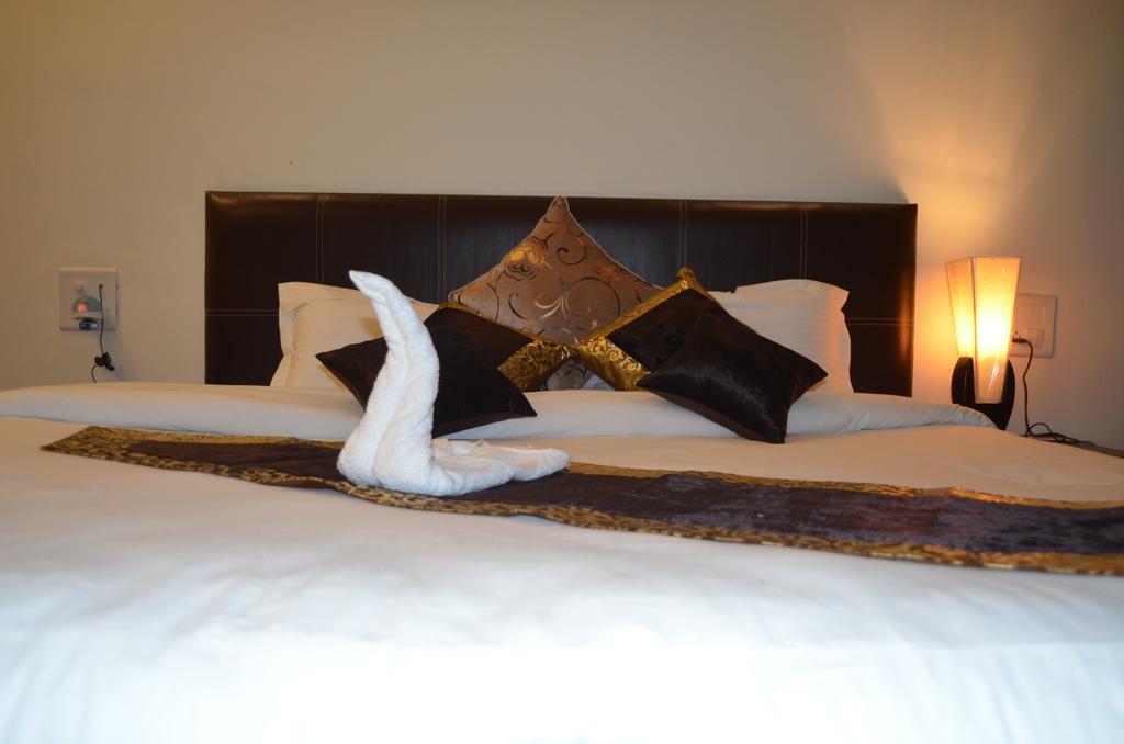 Red Orchid Hotel Meerut Exterior foto